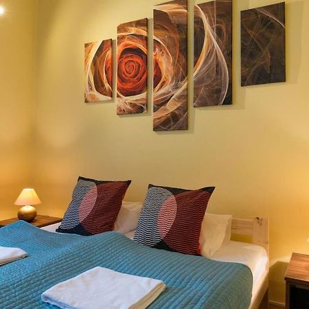 Big Cosy Retro Apt, Free Parking, 15Min Oldtown & Kazimierz - By Homelike คราคูฟ ภายนอก รูปภาพ