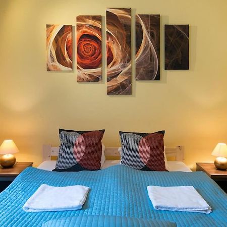 Big Cosy Retro Apt, Free Parking, 15Min Oldtown & Kazimierz - By Homelike คราคูฟ ภายนอก รูปภาพ