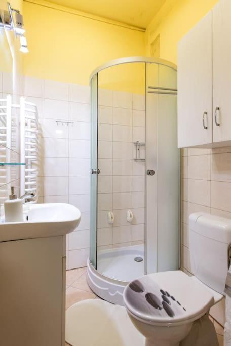 Big Cosy Retro Apt, Free Parking, 15Min Oldtown & Kazimierz - By Homelike คราคูฟ ภายนอก รูปภาพ